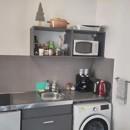 Independent Fully Equipped Lyon-villeurbanne Apartment *